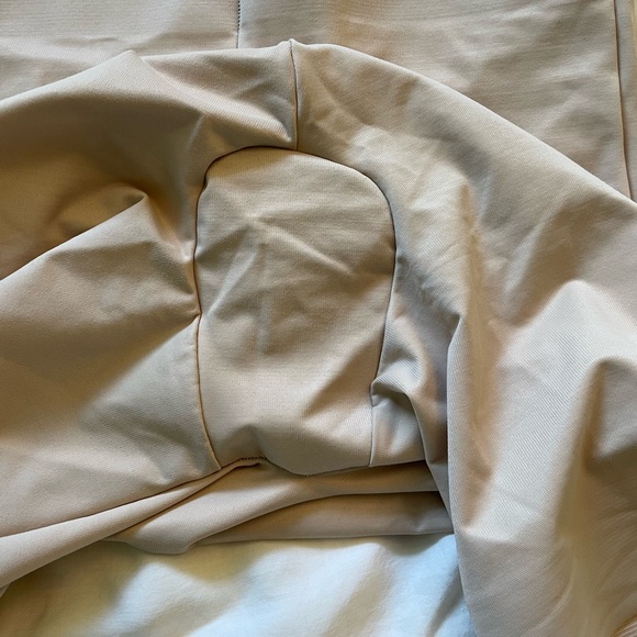 NWT Miracle Suit Comfort Tech Band Firm Control Shapewear in Warm Beige Size L - Picture 3 of 10